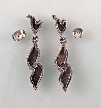 Silberne Amethyst-Ohrstecker L 4 cm