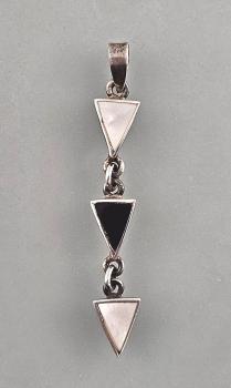 Silberner Perlmutt-Onyx Anhänger L 5 cm