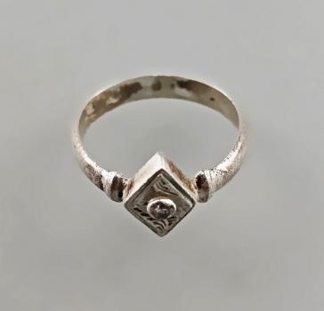Kleiner Zirkonia-Ring