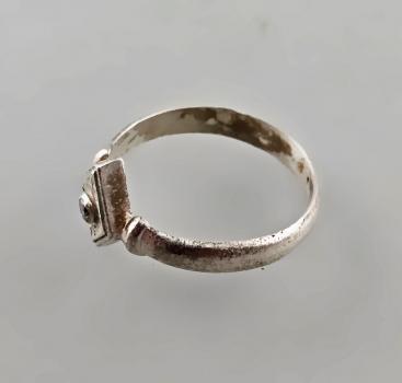 Kleiner Zirkonia-Ring