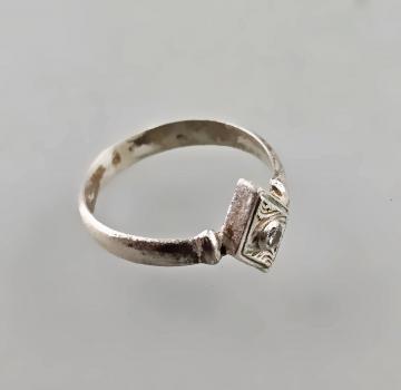 Kleiner Zirkonia-Ring