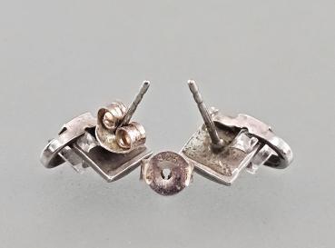 Silberne Ohrstecker mit weißen Steinen 1 x 0,8 cm