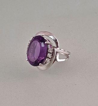 Üppiger Amethyst-Brillant-Ring
