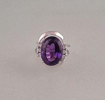 Üppiger Amethyst-Brillant-Ring