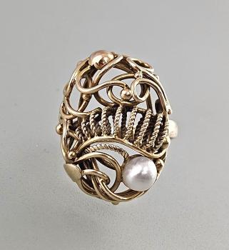 Filigraner Gold-Ring mit Perle