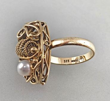 Filigraner Gold-Ring mit Perle