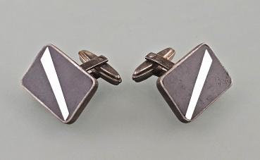 Paar Manschettenknöpfe versilbert schwarz.weiß Perlmuttoptik 2,1x1,5cm