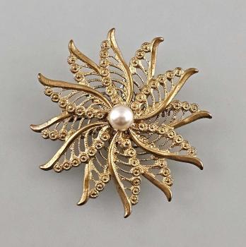 Modeschmuck-Brosche Vintage Filigrane Sternblüte mit Perle vergoldet