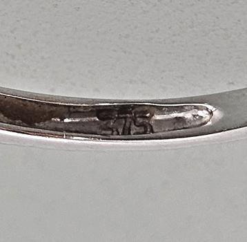 Ring mit blauem Stein