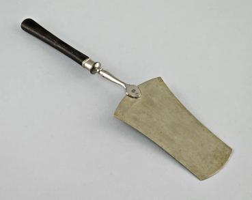 Tortenheber Jugendstil geometrisch Holzgriff silberfarben L23cm