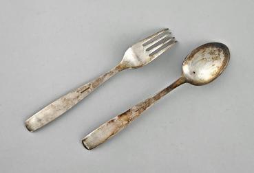 versilbertes Kinderbesteck 2-teilig Auerhahn 90er Auflage Reliefmotive L16,5cm