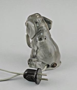 Rauchverzehrer sitzender Elefant