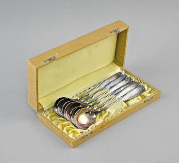 6 versilberte Speiselöffel