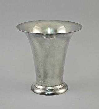 Versilberte Vase