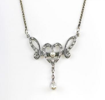 Collier mit Perlen und Swarovski