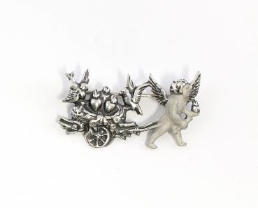 Jugendstil Brosche Amor mit Vogelkutsche