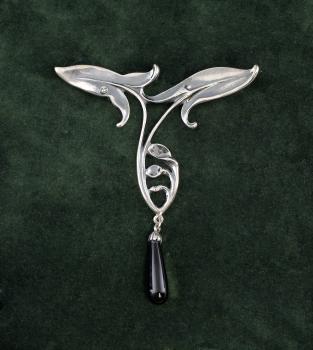 Jugendstil Brosche mit Onyx und Swarovski