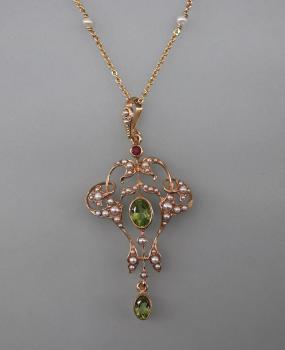 Jugendstil Collier mit Peridot, Rubin, Perlen