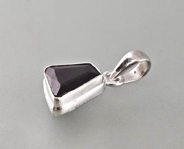 silberner Granat-Anhänger 1,4 x 2,5 cm