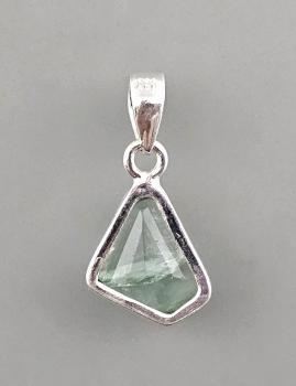 silberner Anhänger mit hellgrünem Stein 1,5 x 2,5 cm