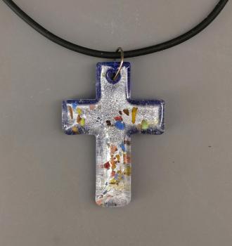 Glas-Kreuz-Anhänger an Kette