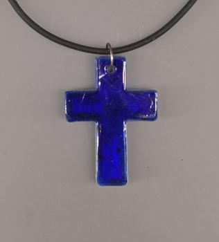 Glas-Kreuz-Anhänger an Kette