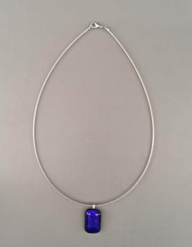 Glas-Anhänger an Kette