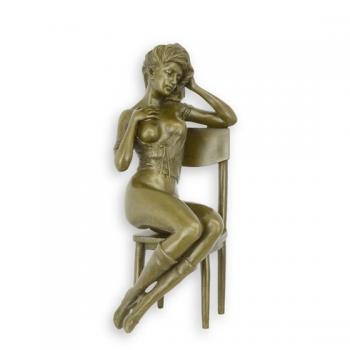 Bronze Skulptur halbnackte Frau auf Stuhl