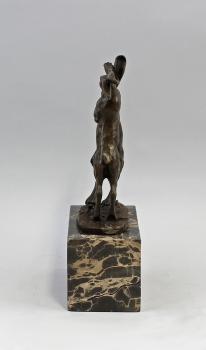 Bronze Hasen im Zweikampf