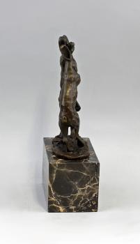 Bronze Hasen im Zweikampf