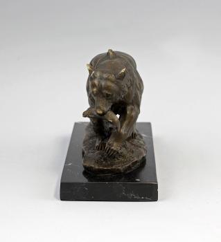 Milo, Bronze Bär mit Fisch