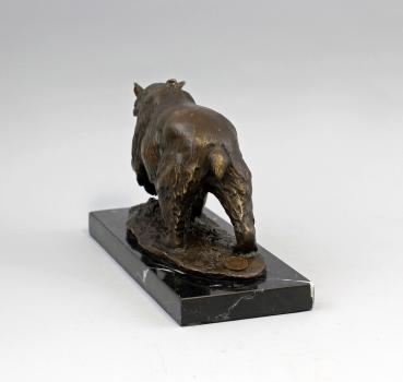 Milo, Bronze Bär mit Fisch