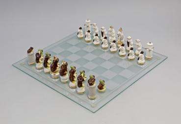 Schachspiel-Figuren Mäuse weiß Frösche braun