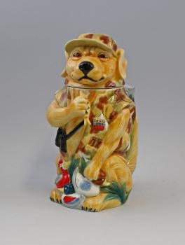 Figuren-Bierkrug Hund Tarnanzug "Labrador" hell
