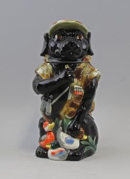 Figuren-Bierkrug Hund Tarnanzug "Labrador" schwarz