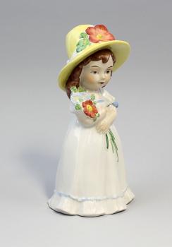 Mädchen mit großem Hut