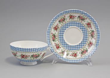 Teetasse m. Untertasse Diamantporzellan Blüten blau kariert