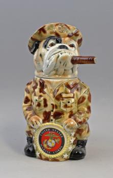 Figuren-Bierkrug Bulldogge in Tarnuniform