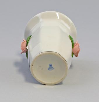 Vase mit Belag und Goldrand, beschädigt