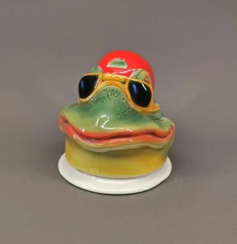 Briefbeschwerer Echse / Frosch mit Brille und Basecap ungemarkt
