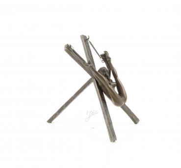 Bronze erotische Nackte am Kreuz
