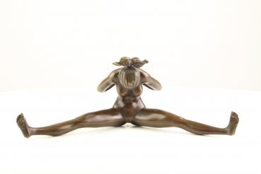 Bronze Skulptur nackte Frau turnend