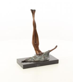 Bronze Skulptur Turner Akt "Tarnung"