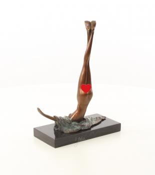 Bronze Skulptur Turner Akt "Tarnung"