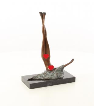 Bronze Skulptur Turner Akt "Tarnung"