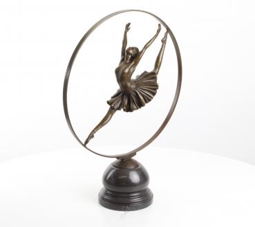 Figur einer Ring-Tänzerin