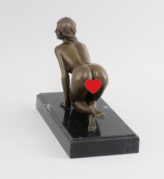 Bronze Figur Nackte knieend