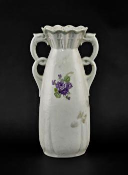 Vase mit Blumenbemalung