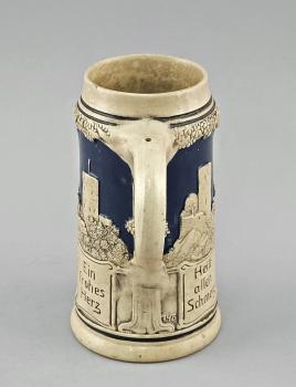 Relief-Bierkrug Liebeleiszene