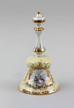 Porzellan-Glocke mit Goldstaff. Watteauszene